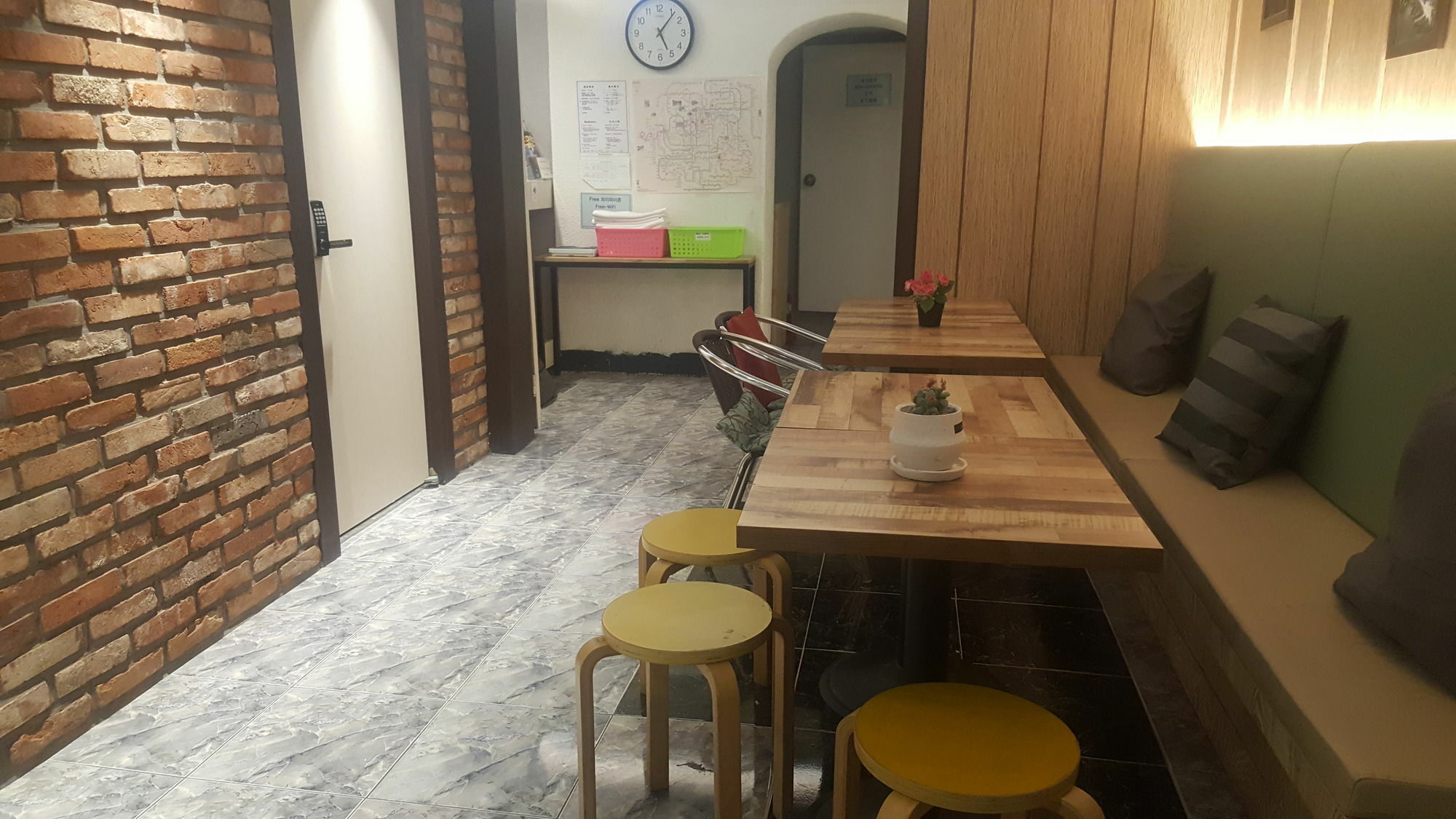 Myeongdong Time Hostel Seoul Exterior photo